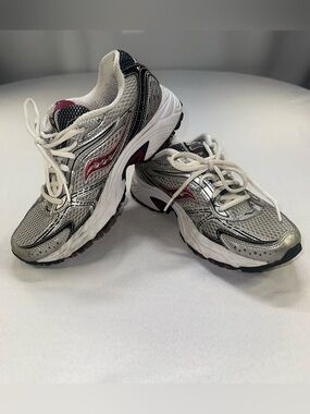Saucony Cohesion 4 W 7.5 Running Shoes Silver Maroon Black Grid Trail Sneakers